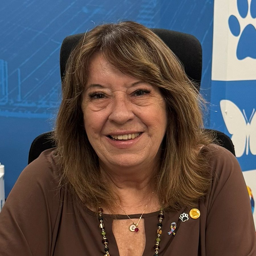 Deputada Clarice Ganem no gabinete